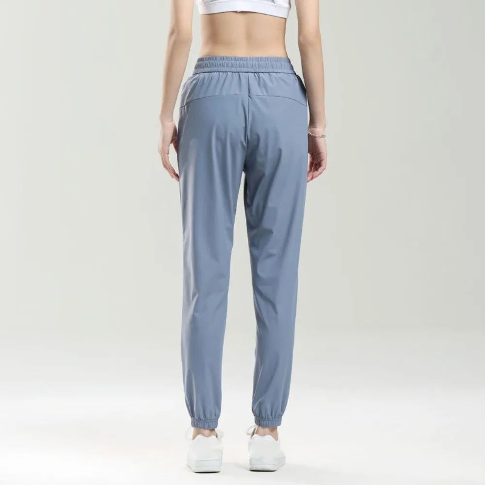 ملابس رياضية سراويل رياضية من الحرير الجليدي فضفاضة بجيب بسحاب سراويل للجري قابلة للتمدد وقابلة للتنفس سراويل لياقة بدنية