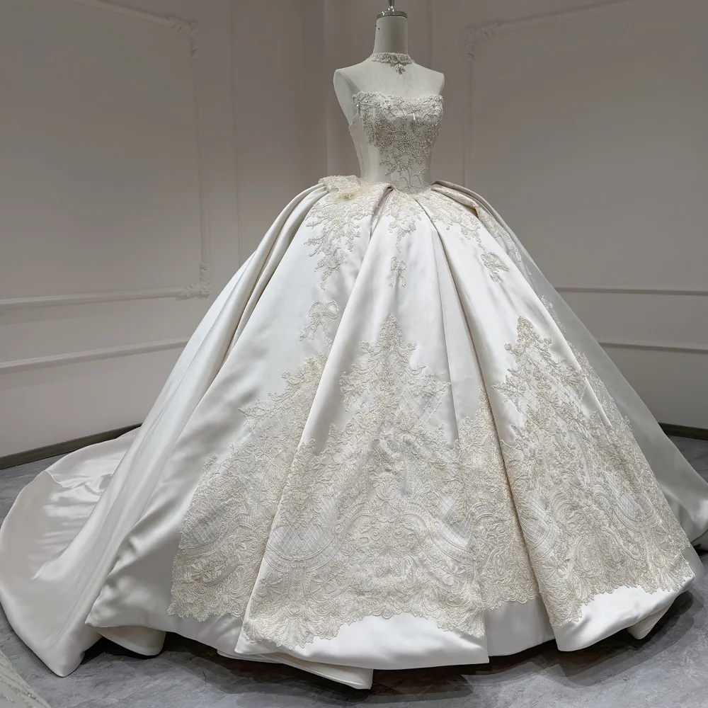 فستان زفاف قابل للتخصيص بدون حمالات مع أربطة خلفية، فستان عروس بدون أكمام مع تطريز 2026