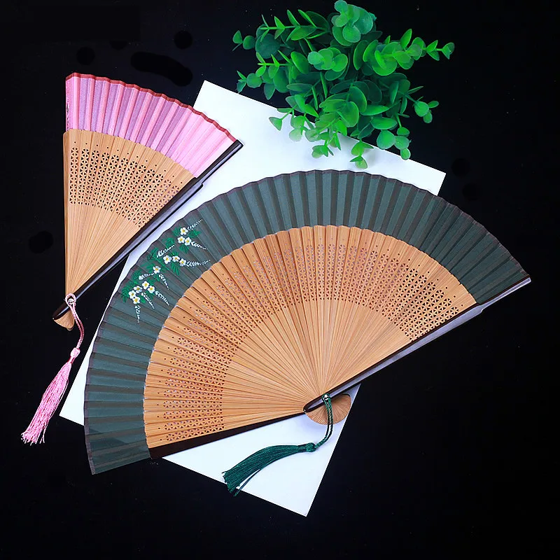 

Classical Lady Folding Hand Fan Chinese Small Bamboo Craft Silk Fan Chinese Cheongsam Deraction Hand Fan Portable Ventilador