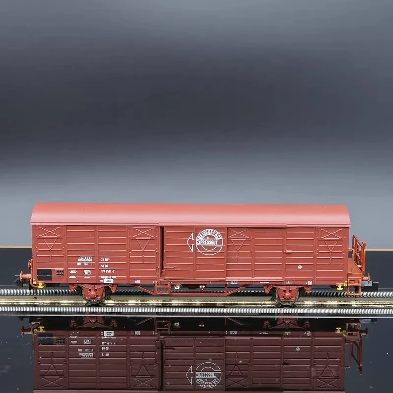รถไฟของเล่น FLEISCHMANN N Type 1/160 รุ่น 826214 รถพ่วงบรรทุกสินค้าแบบสองส่วน ประตูเปิดได้ ของเล่นเด็กผู้ชาย ของขวัญ