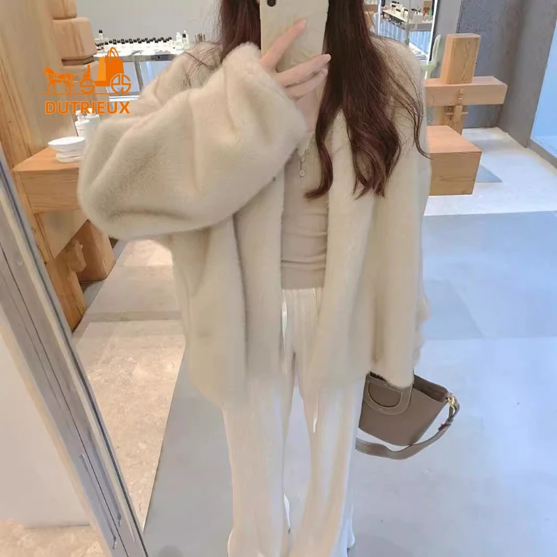 New Winter Coat for Women , High Quality Elegant Temperament  Short  V-neck Real Fur Top Loose Fit Warm Jacket Travel Clothing