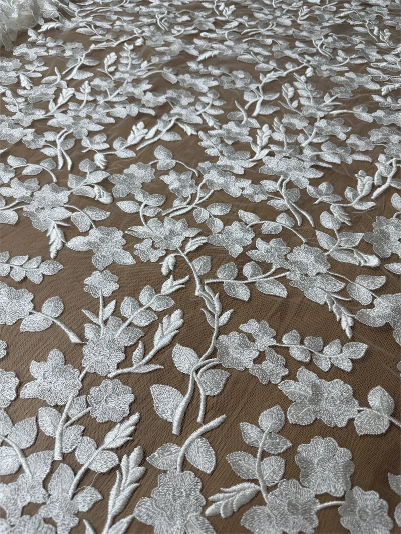 ผ้าลูกไม้ปักลายดอกไม้สีงาช้าง  - Embroidery Veil บทวิจารณ์และราคา