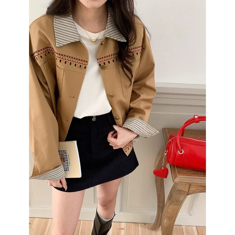 

Осенняя повседневная куртка в полоску с отложным воротником и вышивкой, короткое пальто