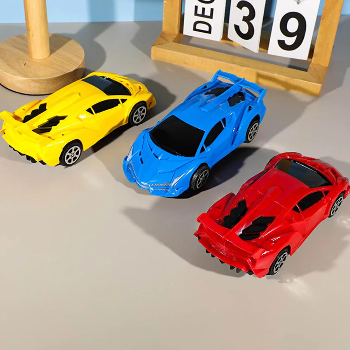 2 stuks traagheid coole sportwagen speelgoed simulatie plastic sportwagen trek auto speelgoed cartoon grote auto jongen verjaardagscadeau