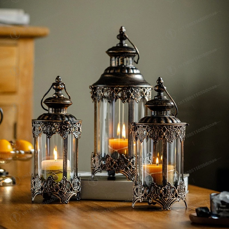 lanterna-a-vento-retro-in-ferro-battuto-ornamento-a-candelabro-in-stile-europeo-lampada-antivento-per-campeggio-all'aperto-ornamento-romantico-per-cena-a-lume-di-candela
