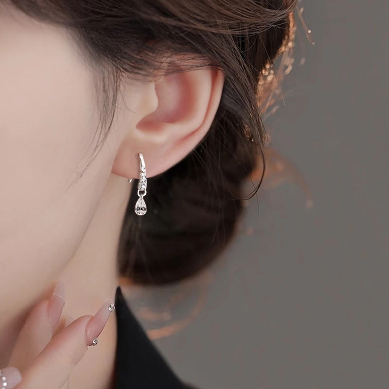 Zircon Water Drop Ear Hook Light Luxury Design Raindrop Pendant Earrings Fashionable and Exquisite Charm Jewelry Women