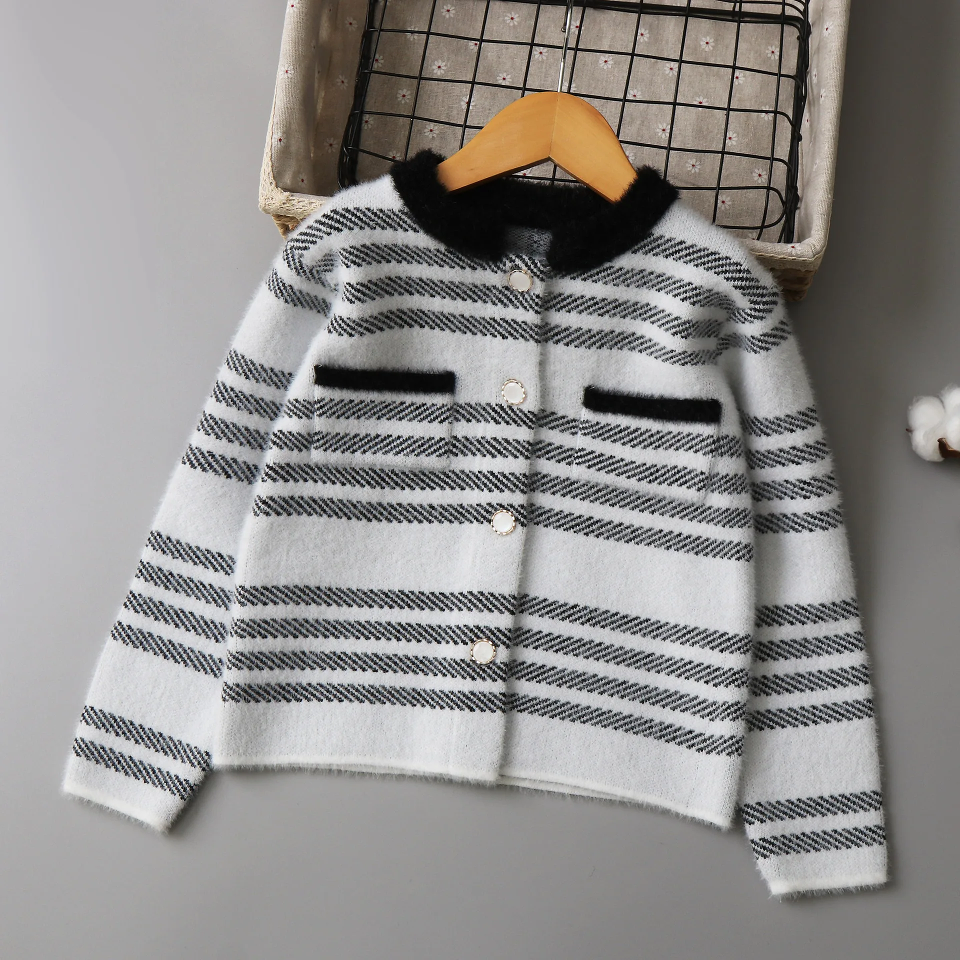 

Striped Fleece Girls Sweater Big Kids Autumn and Winter Children's Cardigan 2024 New