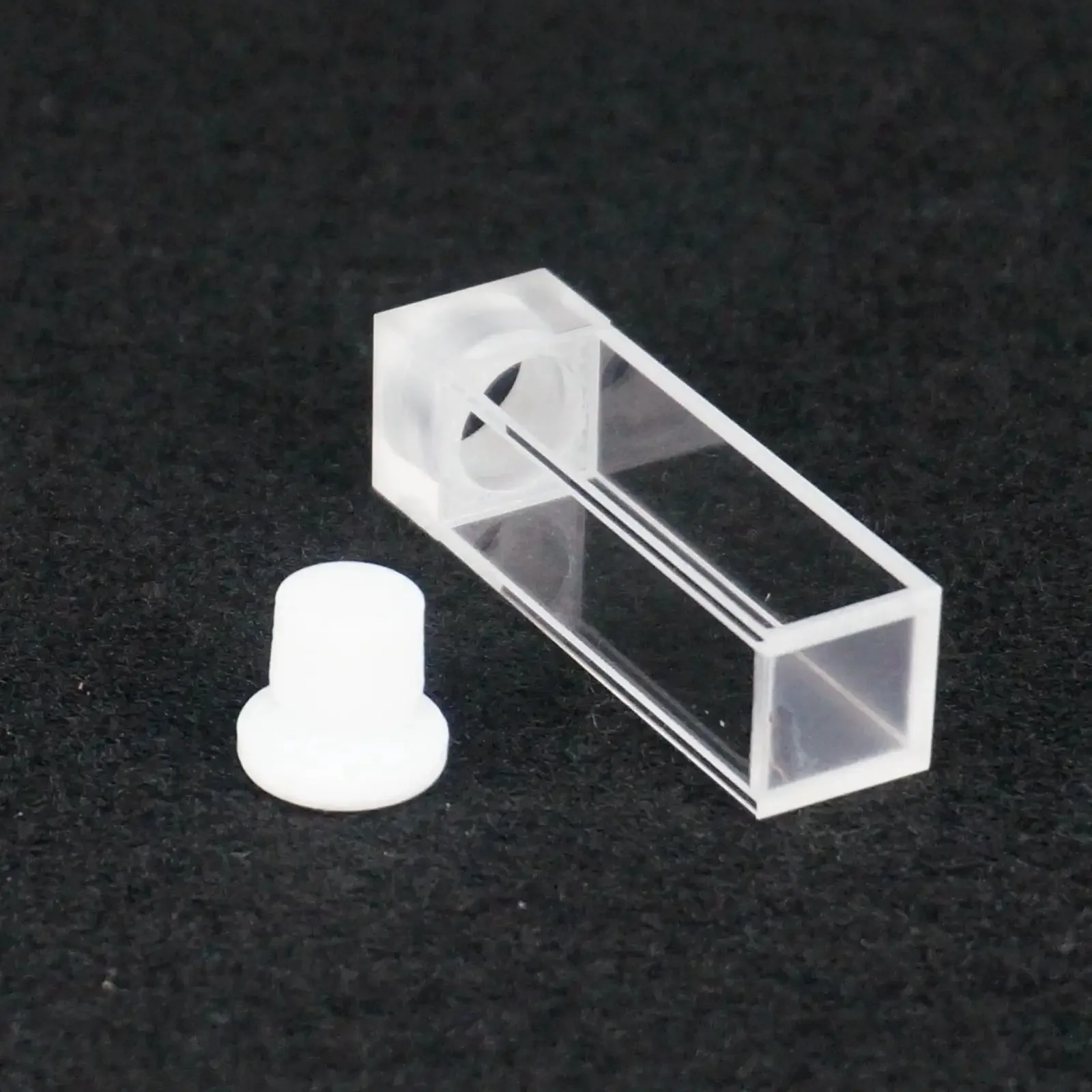 

3.5ml 10mm Path JGS1 Quartz Cuvette With Stopper For Fluorescence Spectrometer