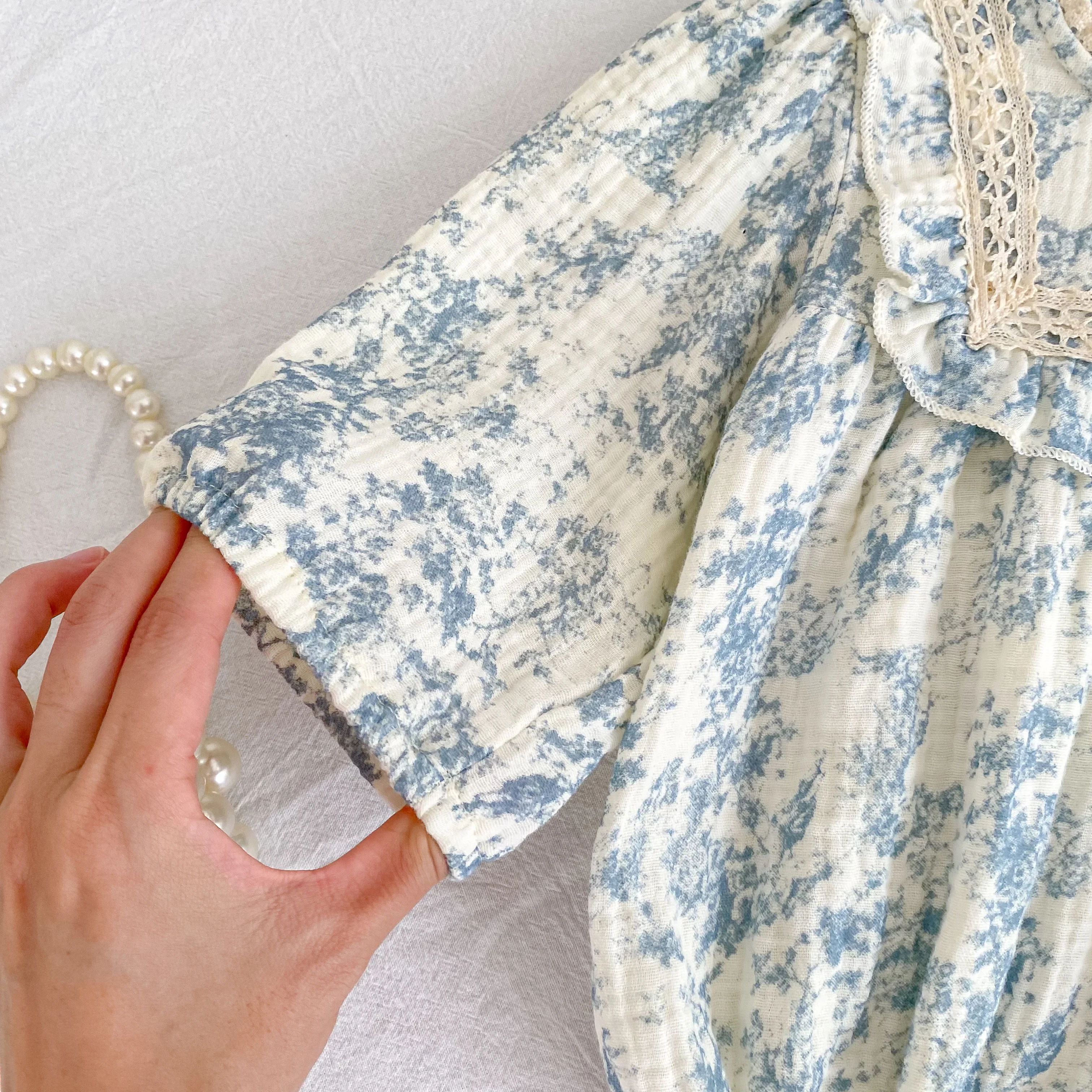 Baby-Strampler mit Blumenmuster, langen Puffärmeln, Spitze, quadratischem Kragen, aus leichtem Stoff, für Neugeborene, Frühling/Herbst, 0-24 Monate. – Detail 10