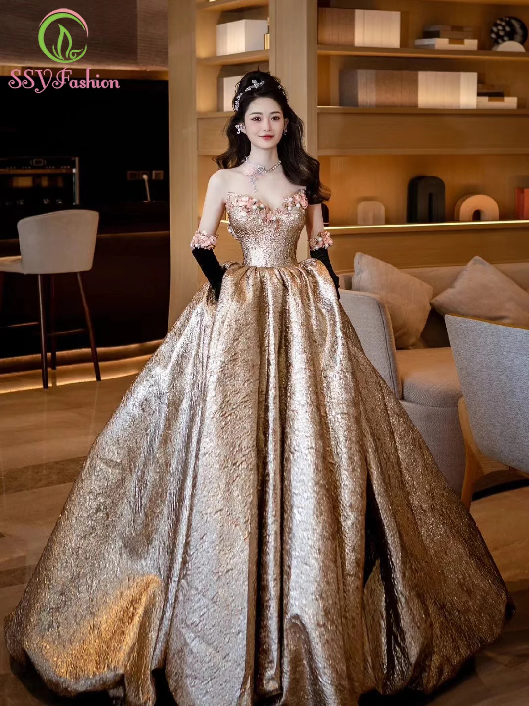 Customized Luxury Princess Gold Evening Dress V-neck A-line Sparkling Flower Beading with Black Velvet Gloves Formal Party Gown