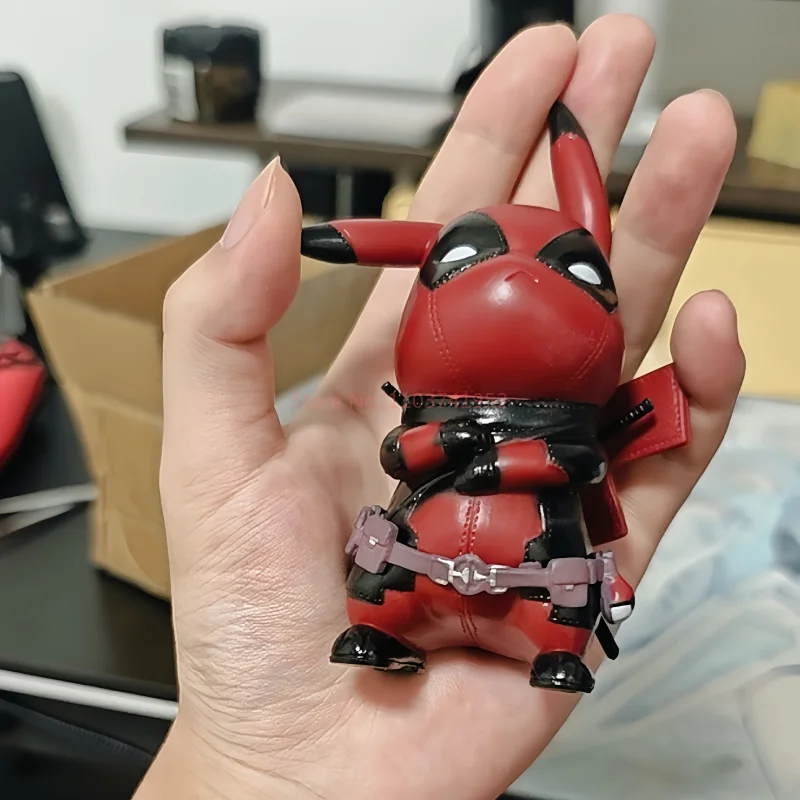 Gorąca sprzedaż Pikachu Deadpool rysunek Q-wersja Pikachu figurka statua Model dekoracja biurka kolekcja lalki zabawki prezent urodzinowy