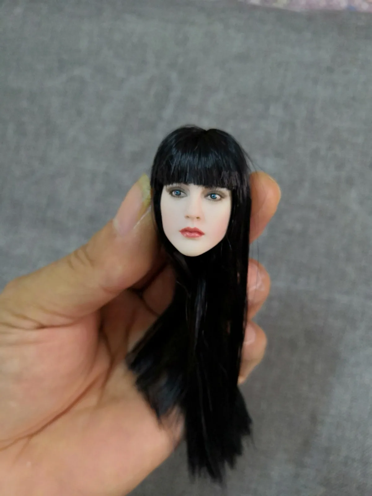 

Модель головы аниме-персонажа 1/6: красивая девушка с черными волосами, светлой кожей и выражением лица, для 12-дюймовых женских фигурок TBL PH