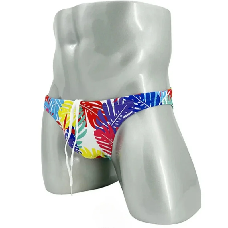 Costume da bagno a vita ultra bassa Slip da bagno da uomo Costumi da bagno bikini da uomo Costume da bagno da uomo Costume da bagno da giovane Beachwear Surf Short Wear