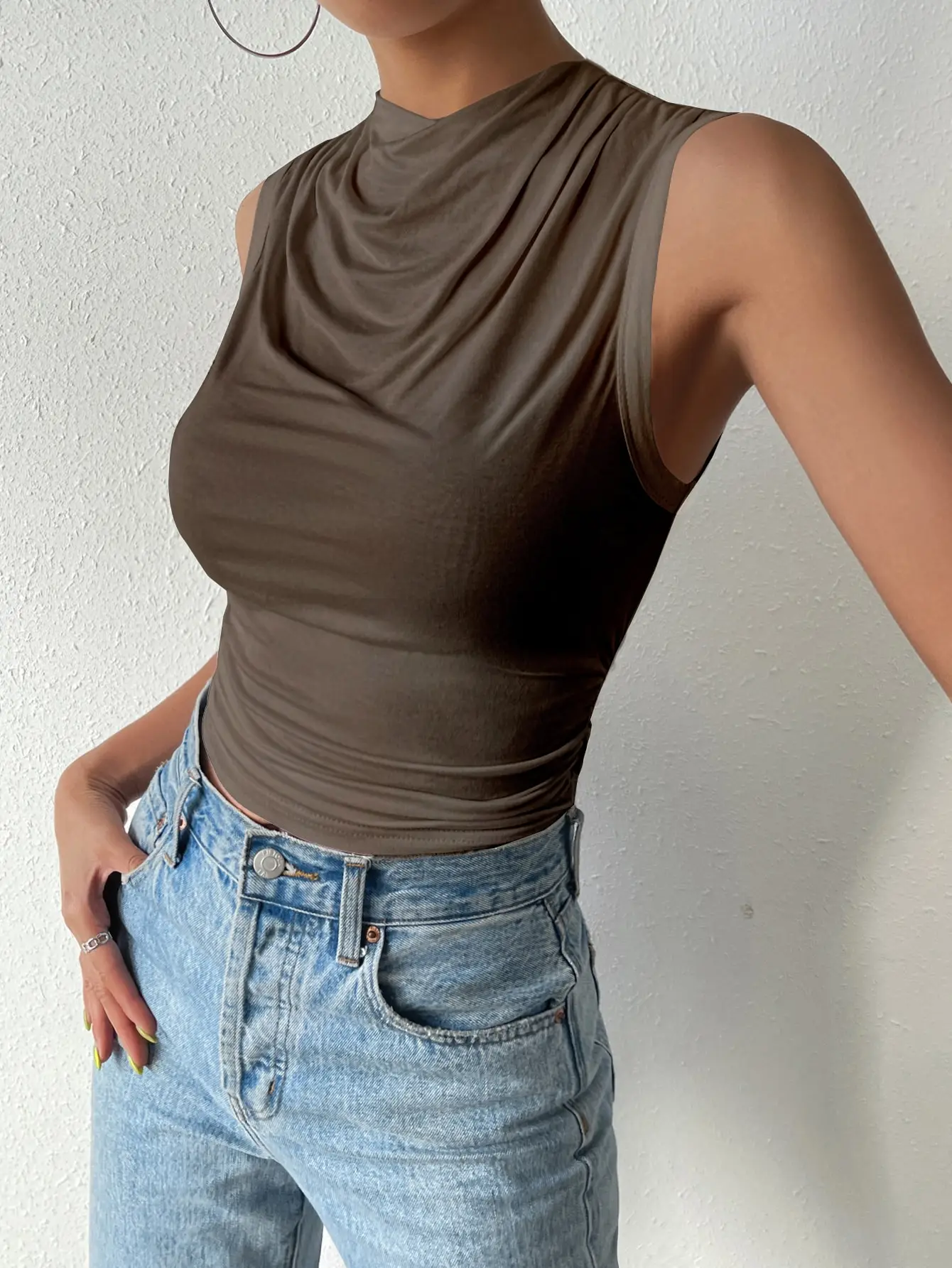 Women\'s Casual Pleated Design Top Summer Fashion Street Style Solid Color Slim Half High Neck Sleeveless T-Shirt Top