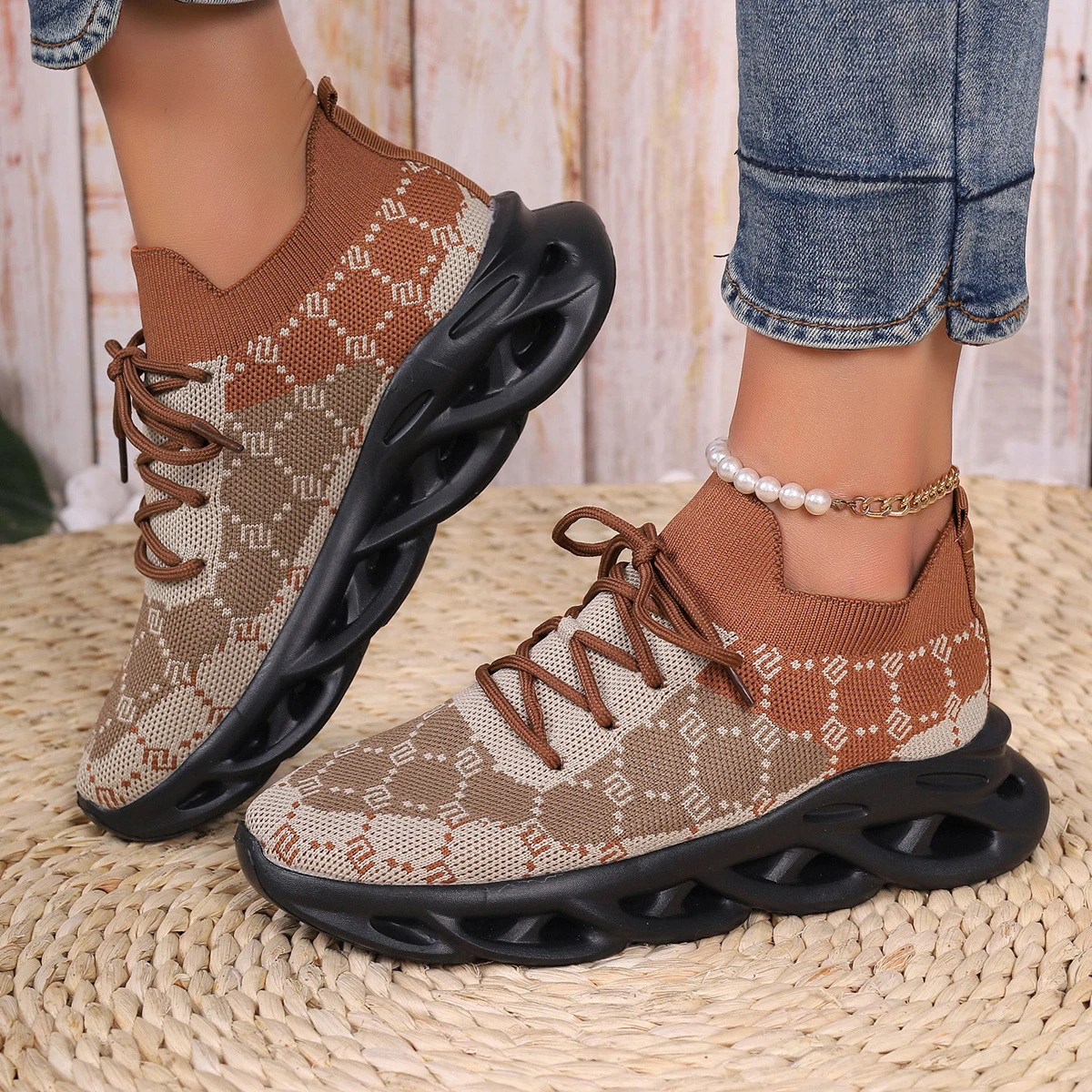 2024 New Luxury Designer Platform Woman Sports Breathable Mesh Trend Flat Casual Sneaker Females Elegant Fashion Ladies Shoes