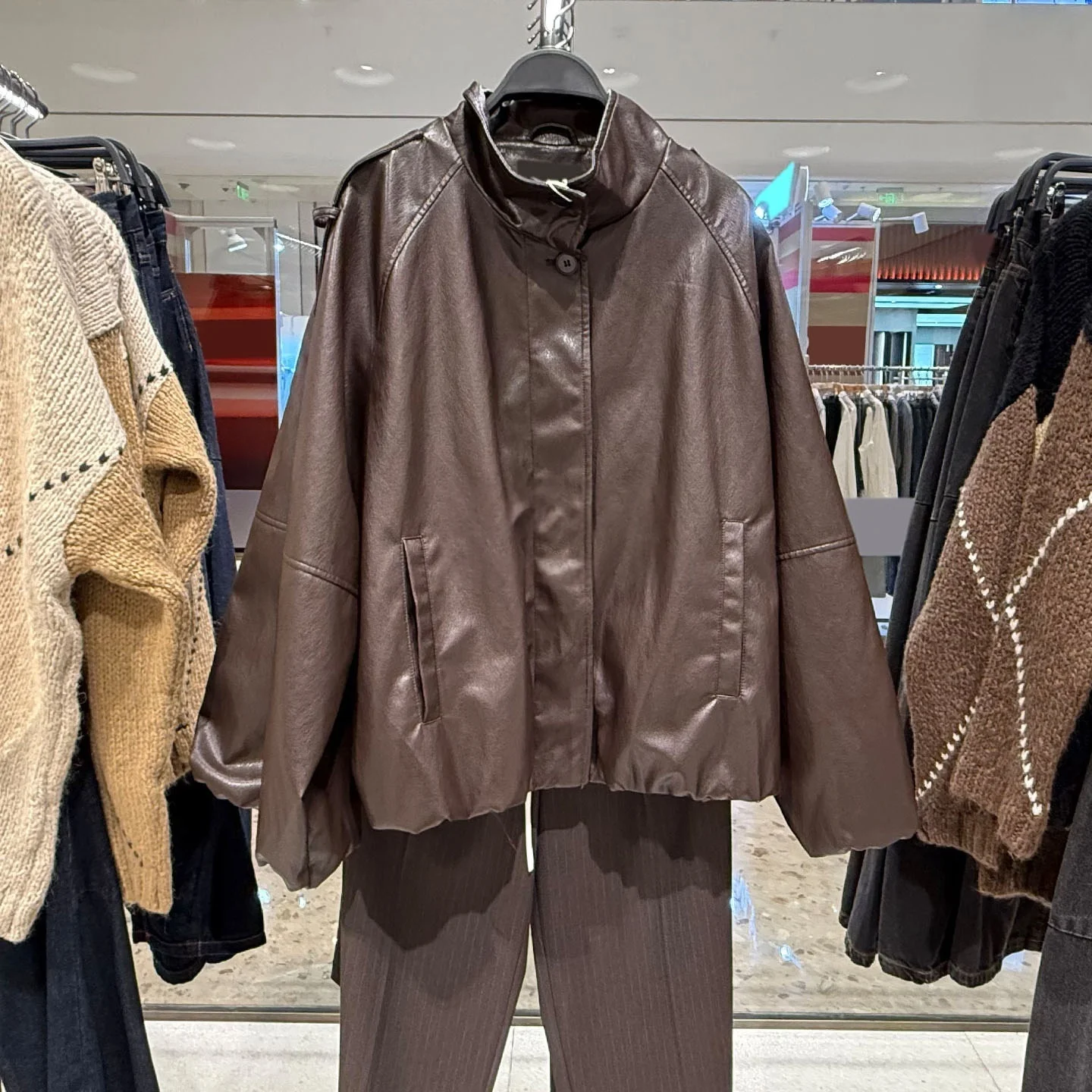 

Новинка 2026: Женский модный комплект в европейском и американском стиле — универсальная куртка с воротником-стойкой и брюки