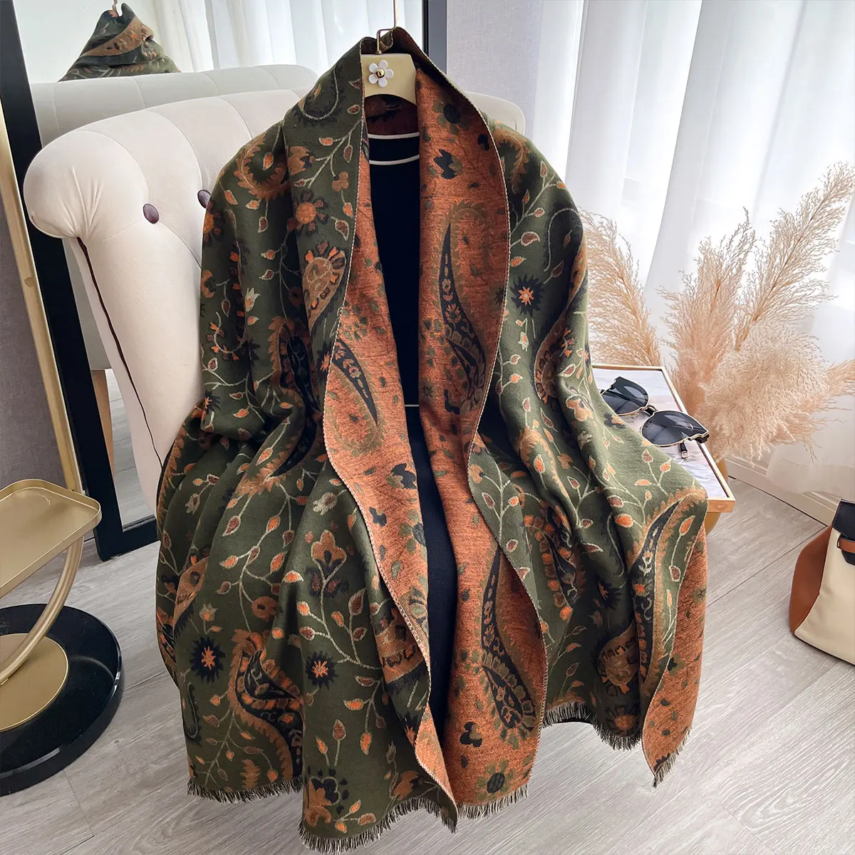 

2025 НОВЫЙ роскошный женский двусторонний кашемировый шарф с листьями пейсли, мягкая теплая шаль из пашмины, зимняя уличная холодостойкая ветрозащитная пустая шаль