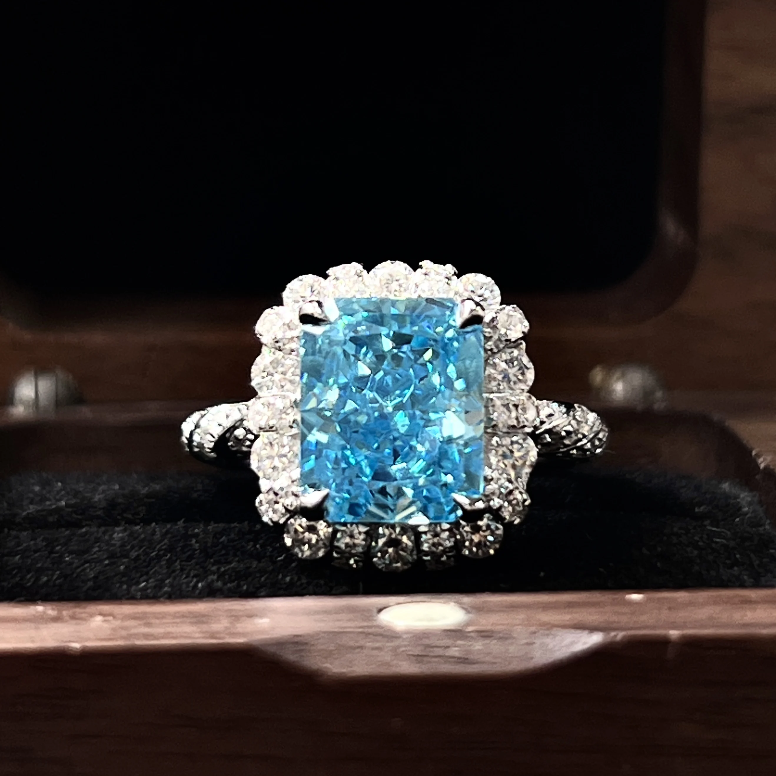 

S925 Silver Ocean Blue Topaz Paraíba Color Ring with Moissanite Luxury Inlay, European-Style Ring.