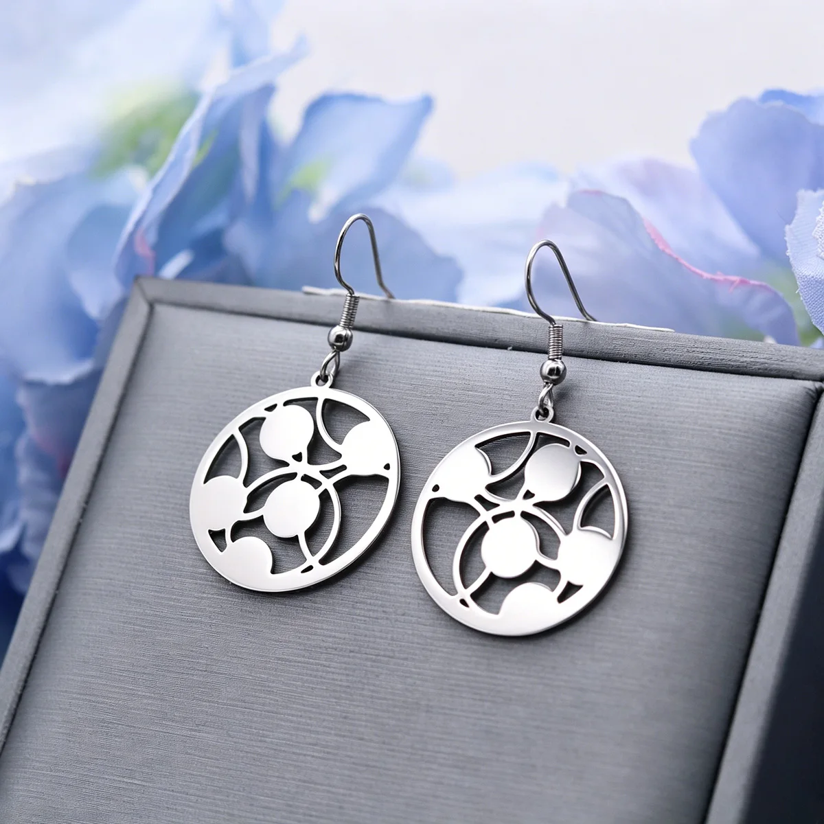 Five Chemical Atom Hollow Dangle Earring Trendy Molecule Pendant Earring for Women Stainless Steel Round Earring Jewelry Gift