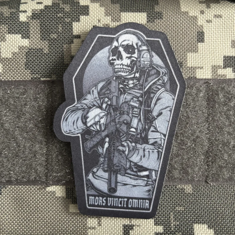 Mors Vincit Omnia Tactical Patch Skeleton Warrior Morale Badge Hook & Loop Printing Patches Military Armband Backpack Sticker