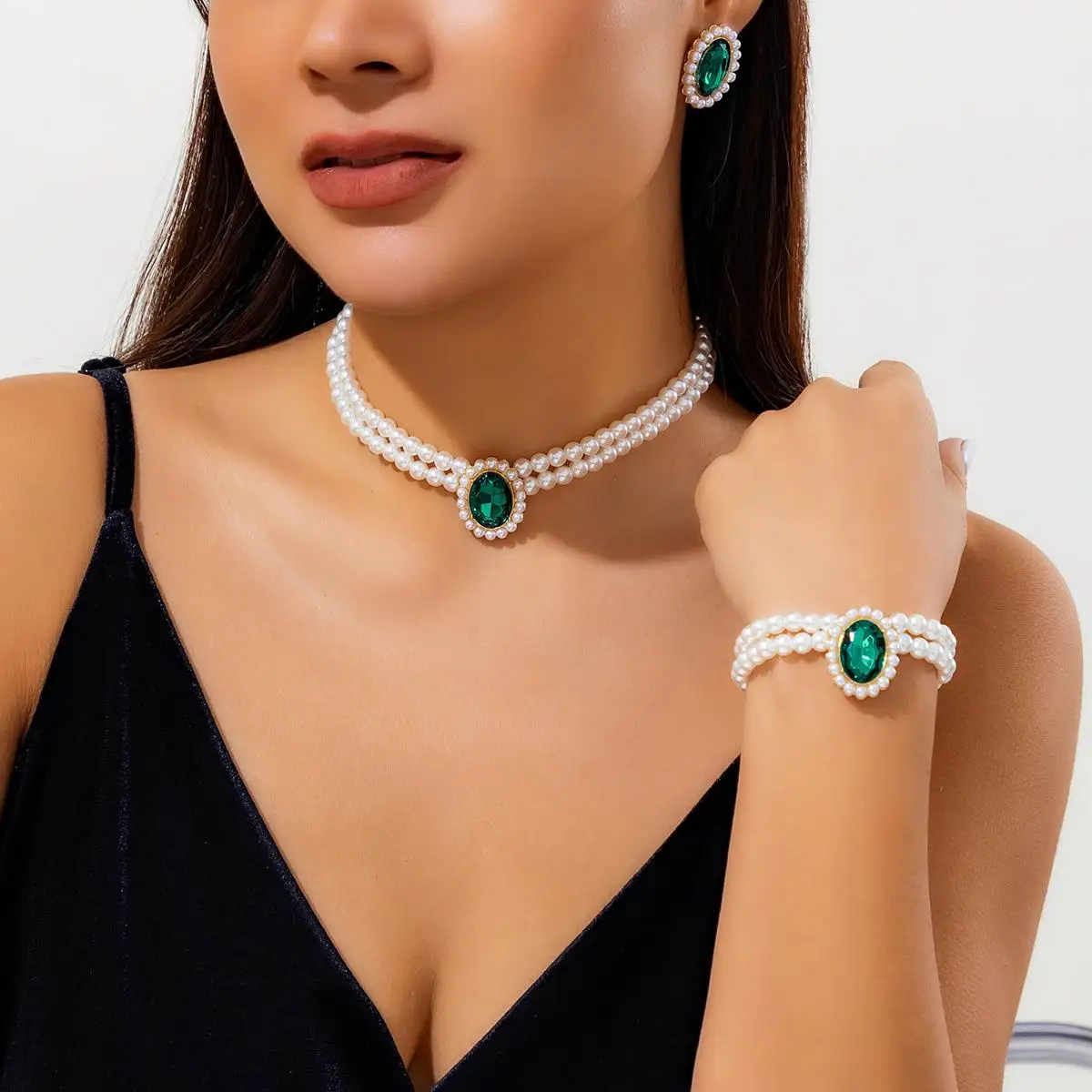 

New 3-piece set with multiple layers of diamond studded imitation pearl earrings, bracelet, necklace, fashion stage runway, prot