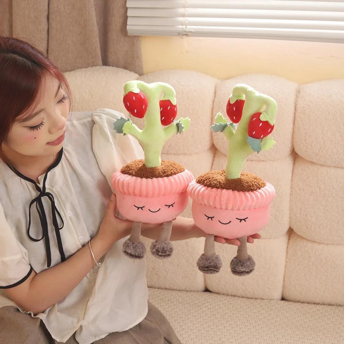 Funny Strawberry Potted Plant Plush Toys Soft Pretty Cartoon Fruit Toys Lovely Desktop Decor Kids Game Props Pretty Xmas Gift