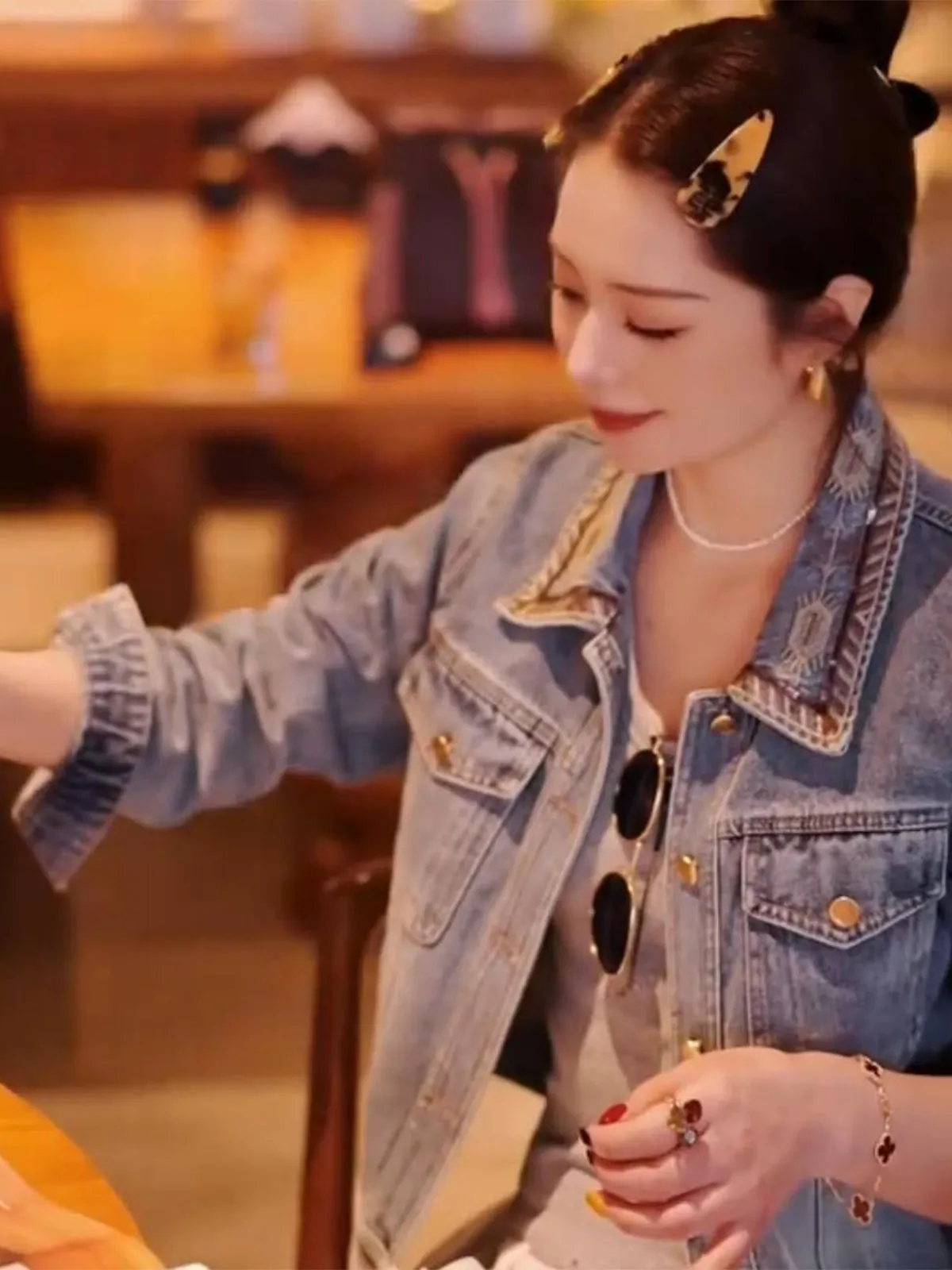 

Ретро джинсовая куртка с вышивкой и воротником-стойкой для женщин, модная верхняя одежда, весна 2026, винтажный стиль, приталенный крой