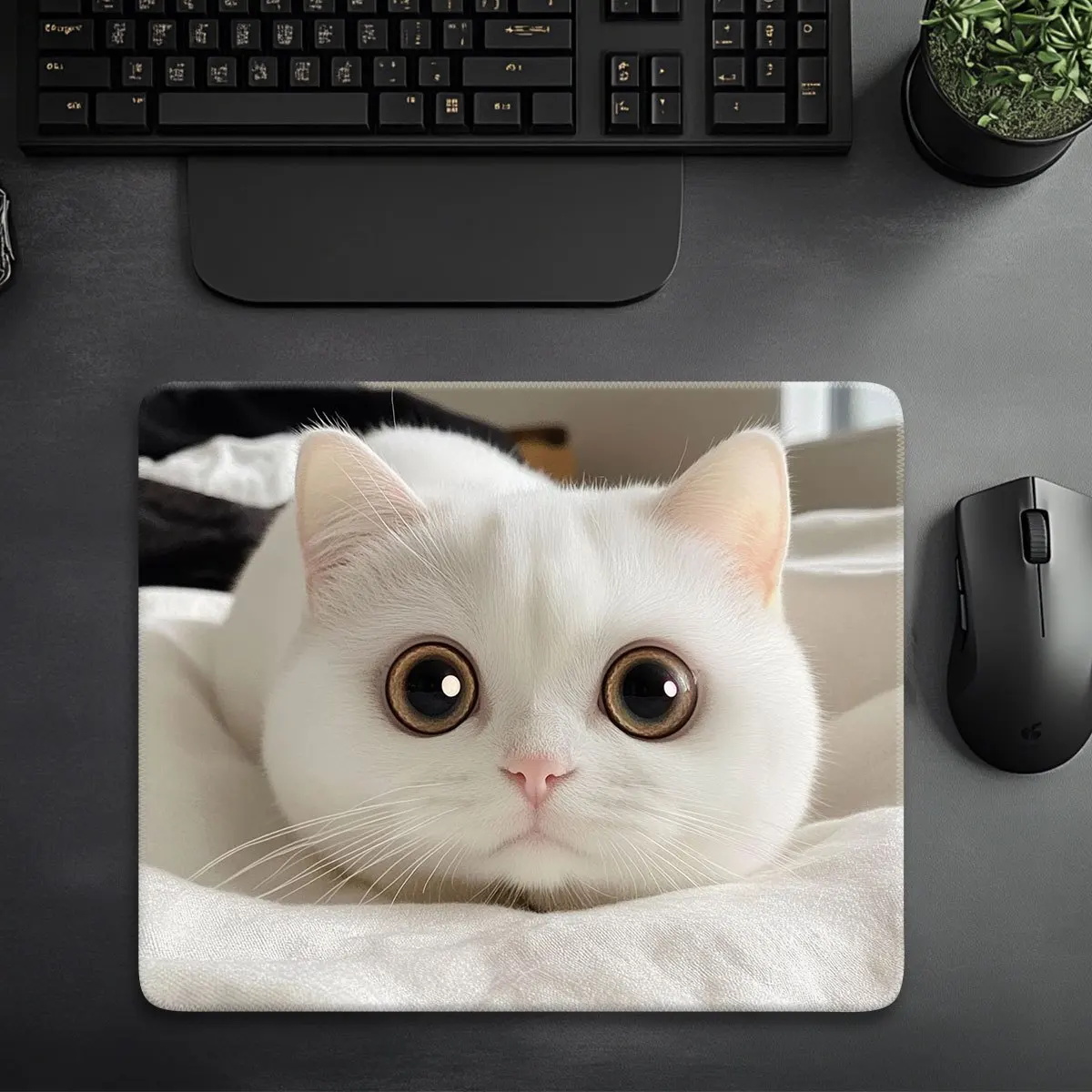 

The unique eye design, anti-slip rubber and washable white cat and mouse pad are suitable for gamers and professionals