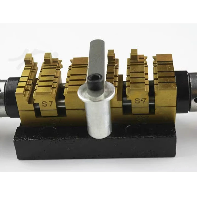 Vertical key machine clamp universal chucking tools for 998A key cutting machine spare parts locksmiths supplier
