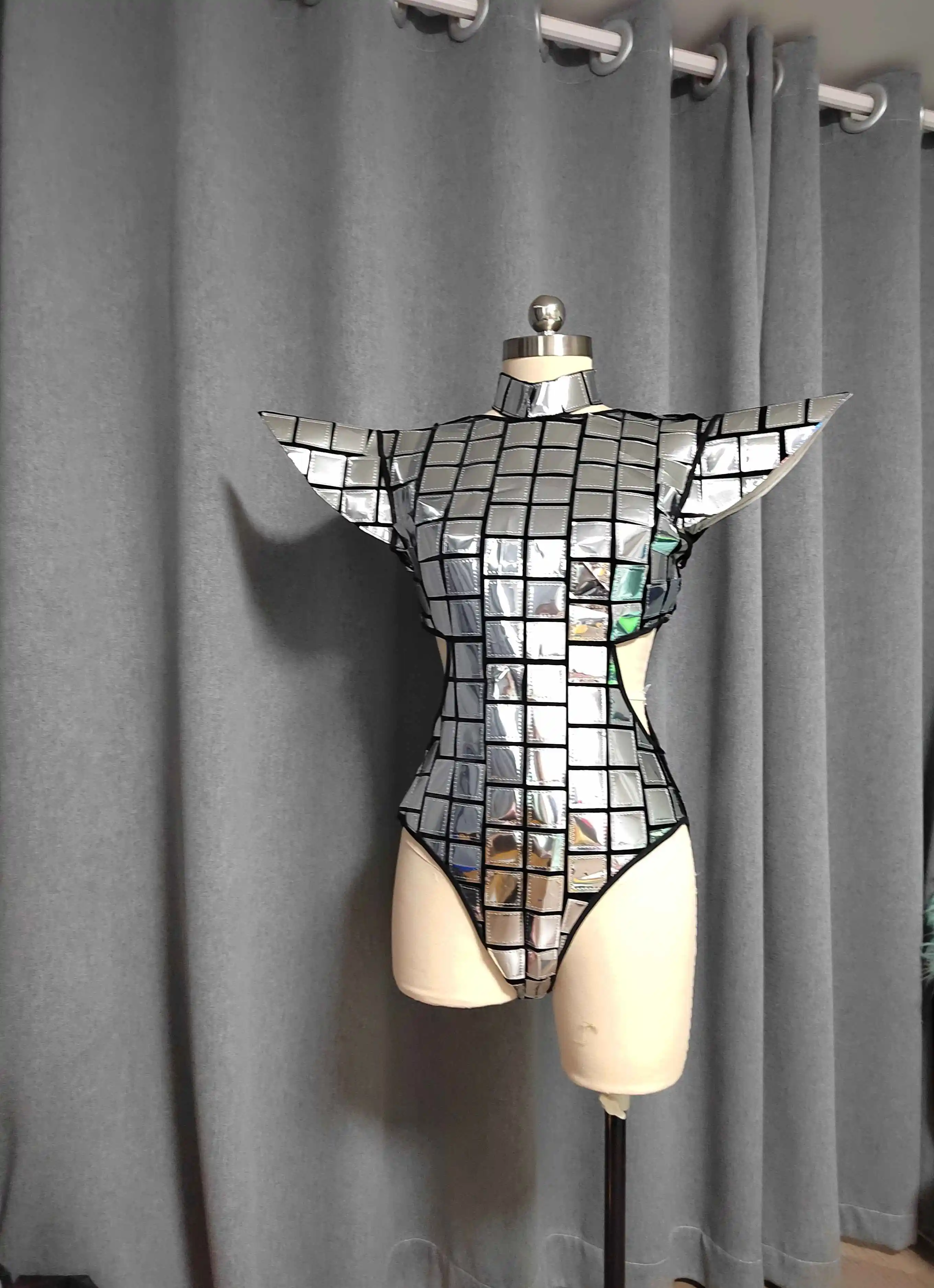 

New Style Silver Reflective Lens Jazz Dance Costume Ds Sequins Light Nightclue Stage Show Style Bodysuit Festival Outfit DN20559