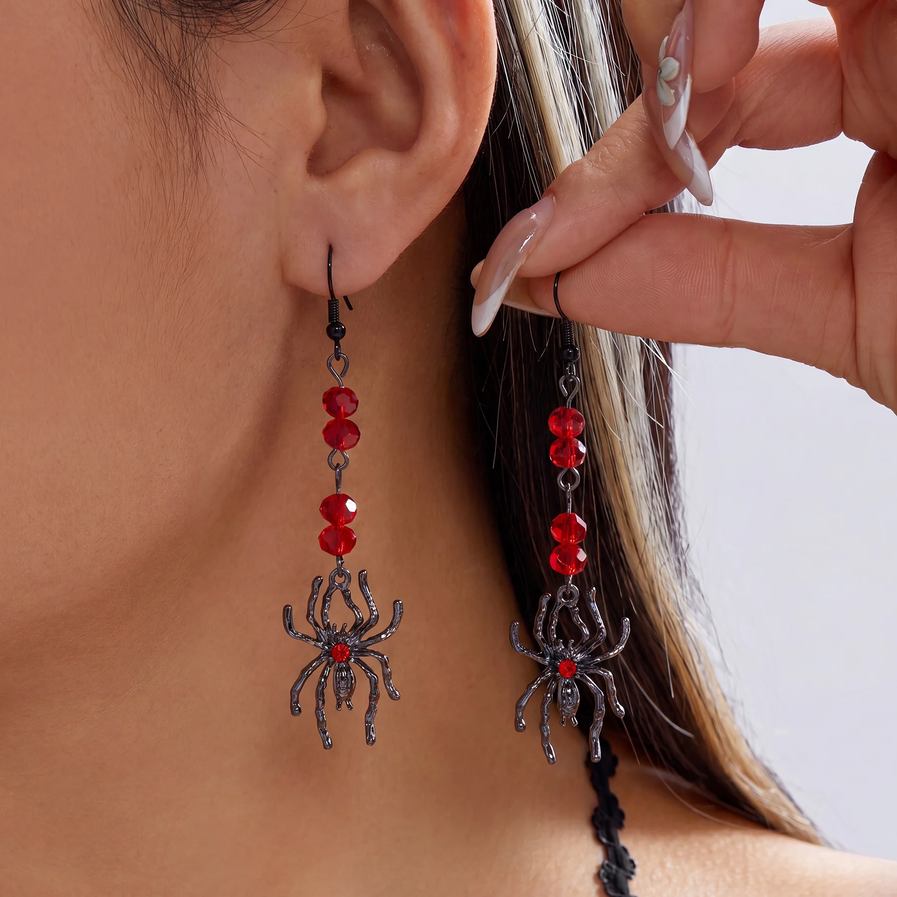 Halloween Hollow Spider Dangle Earrings for Women Punk Animal Web Crystal Black Gunmetal Holiday Cosplay Jewelry Gift