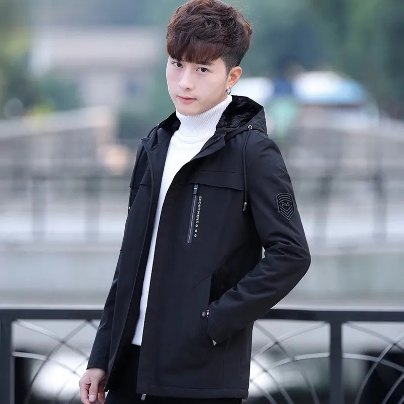 

Мужской тренчкот коричневого цвета, осенний, длинный, приталенный, для альпинизма, удобный, из итальянского тонкого материала, простой, классический, эстетичный, средней длины.