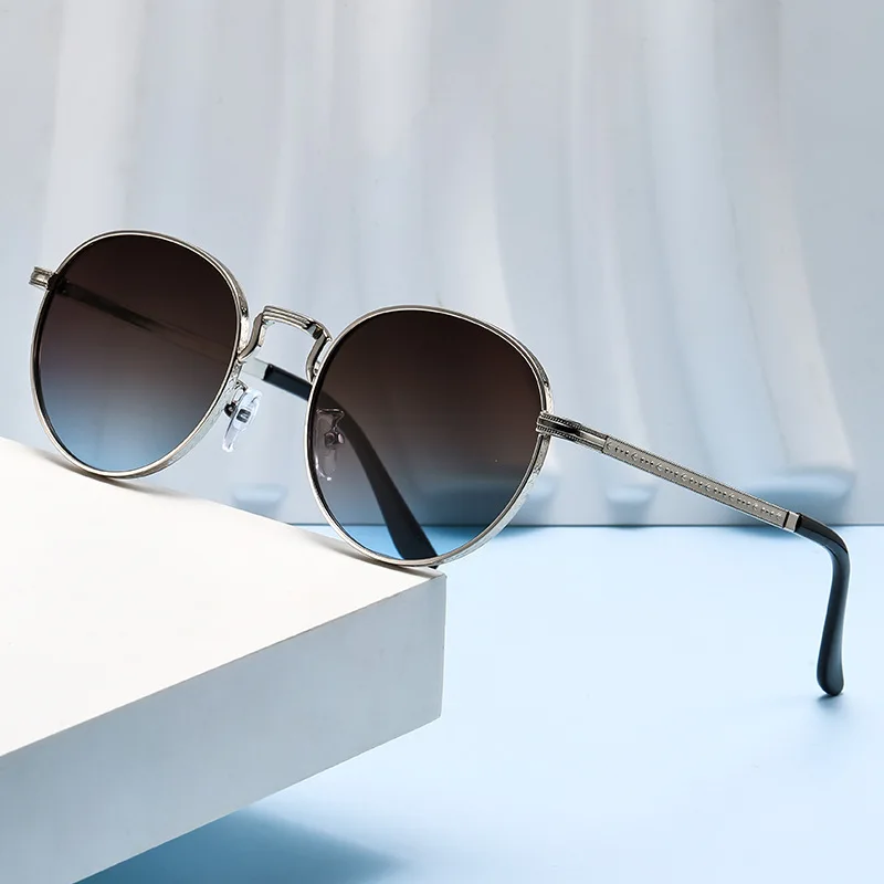 

2026 Retro Small Frame Metal Round Sunglasses Women's Premium Unisex UV400 Anti-UV European American Trendy Shades