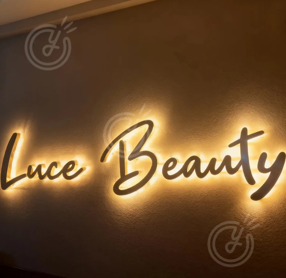 علامات معدنية LED بإضاءة خلفية للأعمال لشعار العيادة والمكتب ثلاثية الأبعاد قابلة للعنونة لواجهة المتجر والردهة وصالونات التجميل وشريط النيون والحلاق