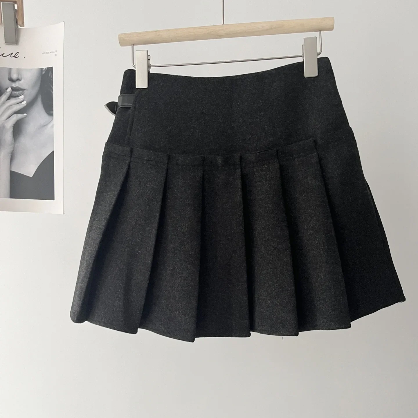 Wool blended gray pleated short skirt women's autumn and winter integrated belt design a-shaped skirt