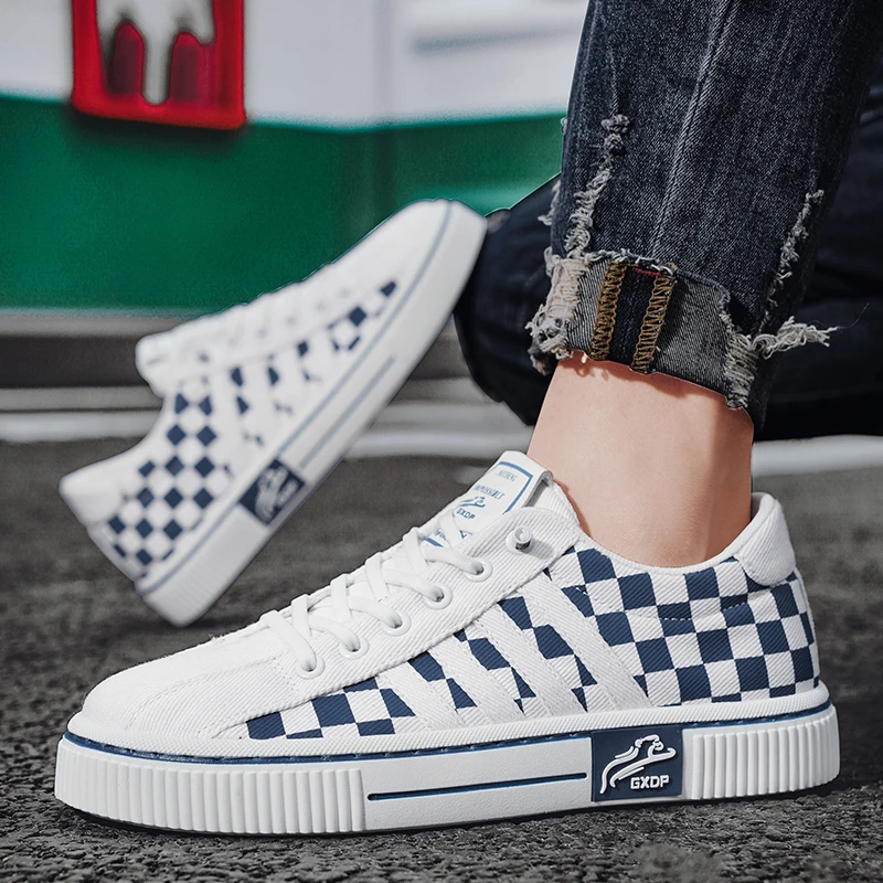 Verano de los hombres 2025 nuevos zapatos casuales al aire libre de malla transpirable zapatos de skate de lona deportivos ligeros para hombres