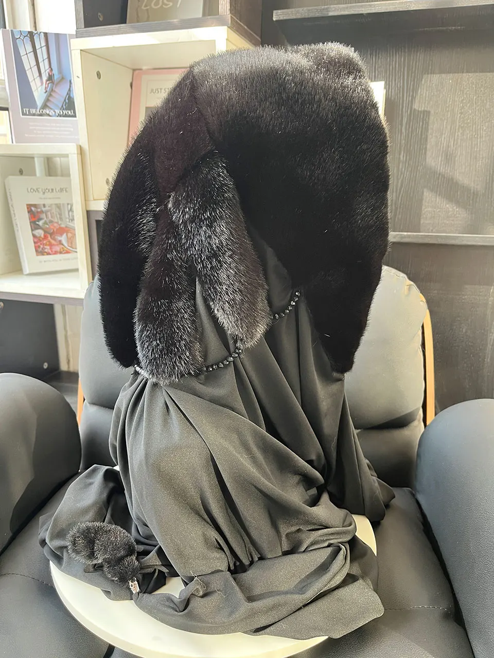 Kunstnerzfell-Mütze mit Kapuze für Damen, Winter-Wärme, Luxuriöser Vollpelz-Kunstnerzschal, Stilvolle Modische Damen-Outdoor-Kopfbedeckung – Detail 9