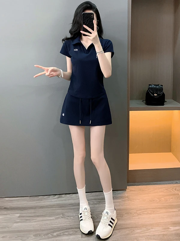 

Повседневный спортивный комплект из двух предметов: женский топ с коротким рукавом и короткая юбка, модный летний наряд в корейском стиле, стройнящий и омолаживающий образ