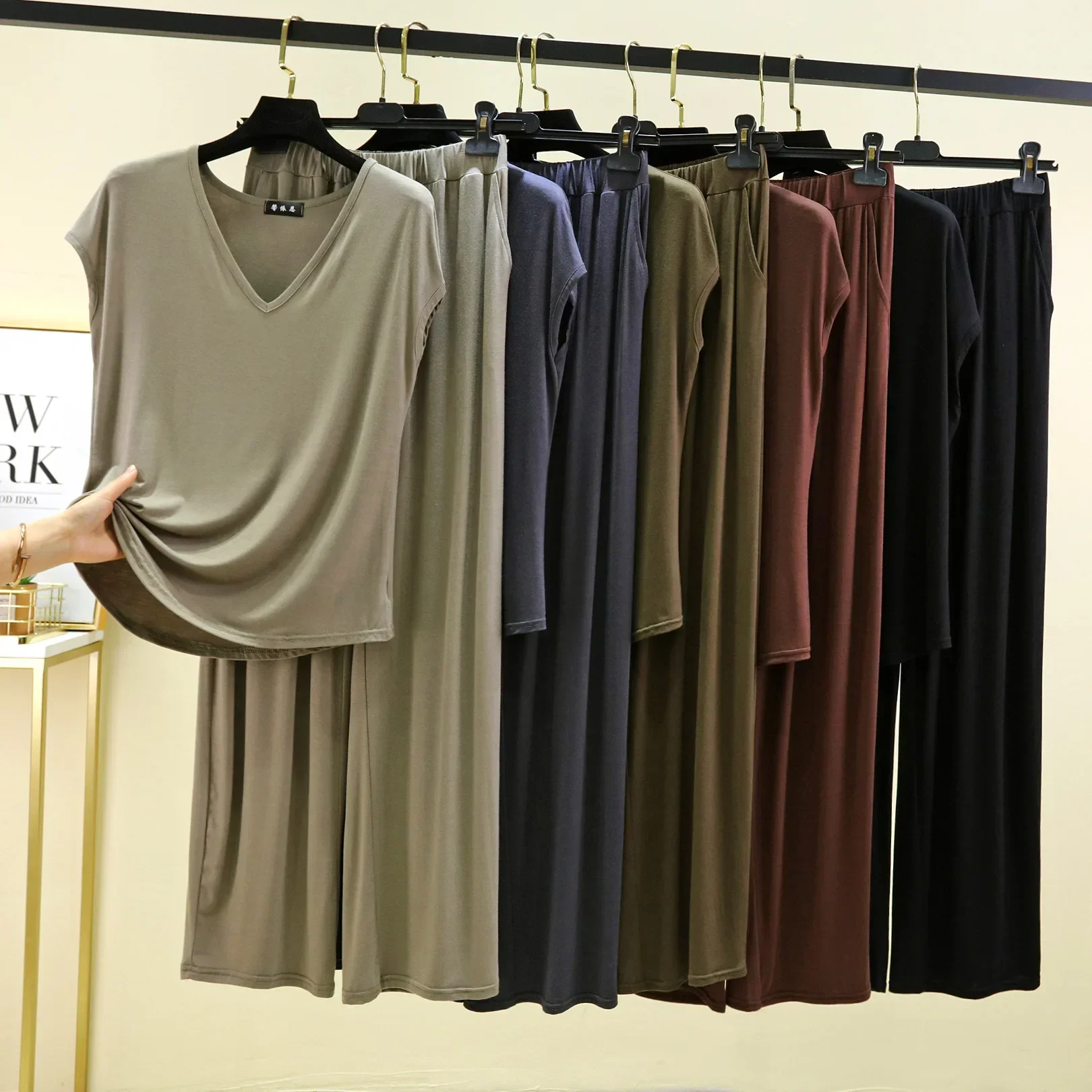 Homewear 2 ชิ้นชุด V คอ TShirt แขนกุดและกางเกงฤดูร้อนผู้หญิงหลวมชุดนอนชุดสีทึบชุดนอนสบายๆชุด