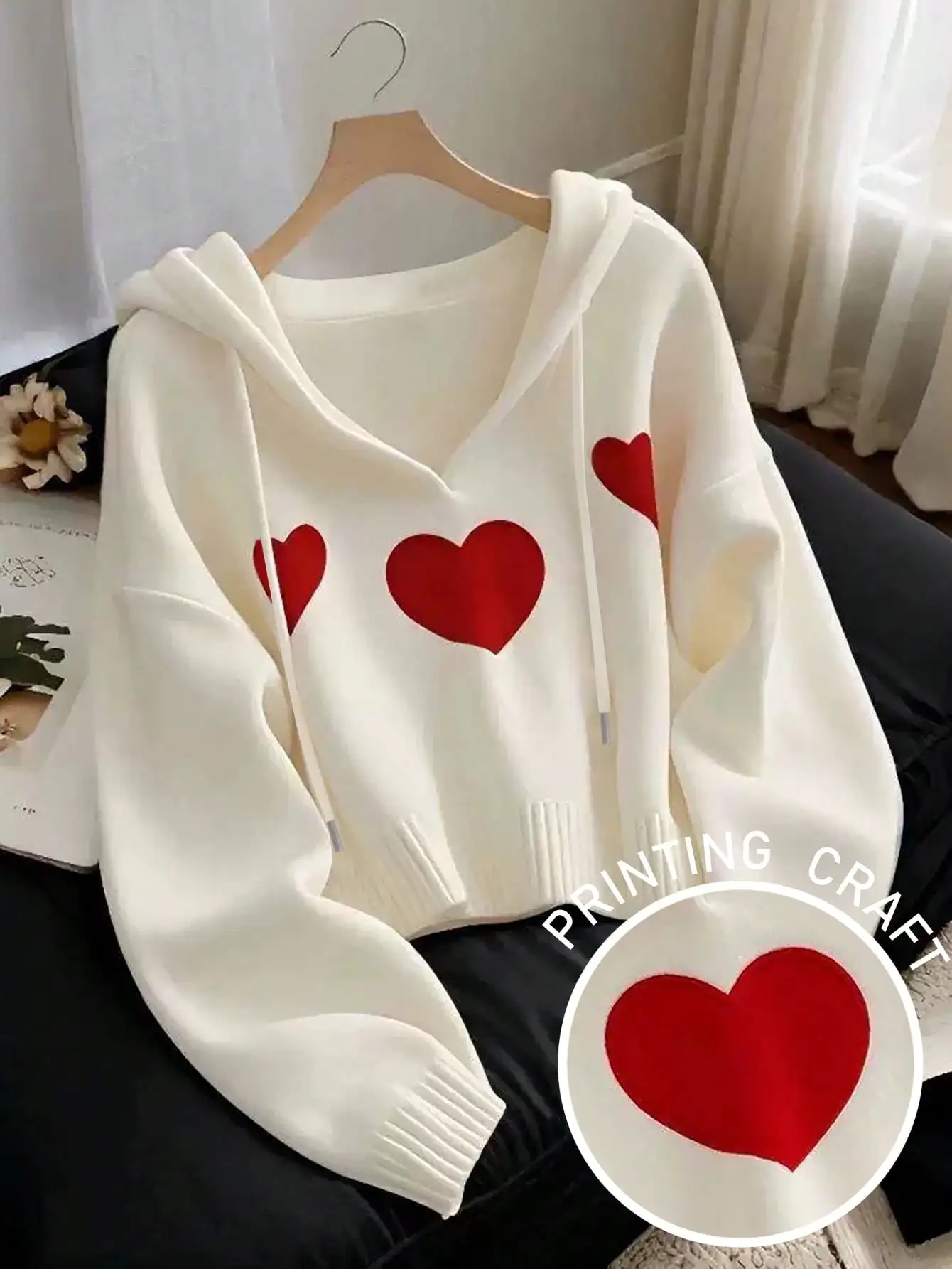 

Women's White Knit Hoodie with Red Heart Print, Casual Loose Fit Sweatshirt for Autumn Winter