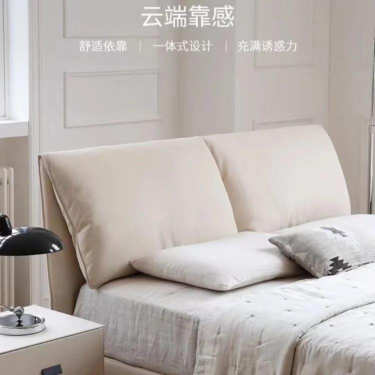 Lit doux minimaliste design moderne minimaliste pieds hauts côté chambre principale double