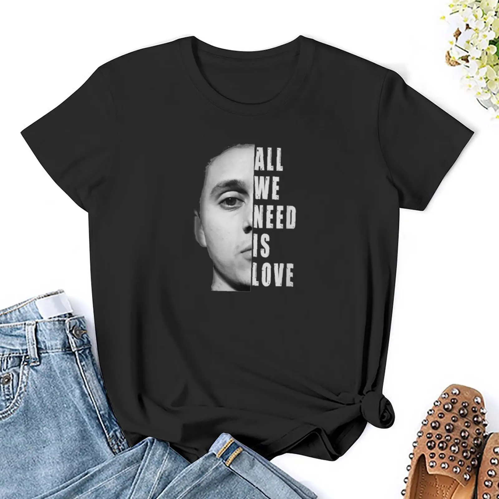 Canserbero Alles Wat Ik Nodig Heb Is Liefde T-Shirt Hippie Kleding Esthetische Kleding Kleding Voor Vrouw