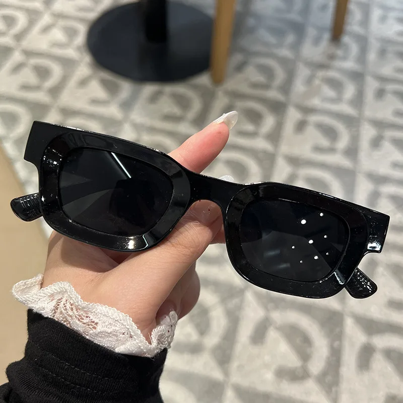 

1PC Unisex Square Plastic Frame Trendy Classic Sunglasses for Outdoor Travel UV Protection Accessories Gafas De Sol
