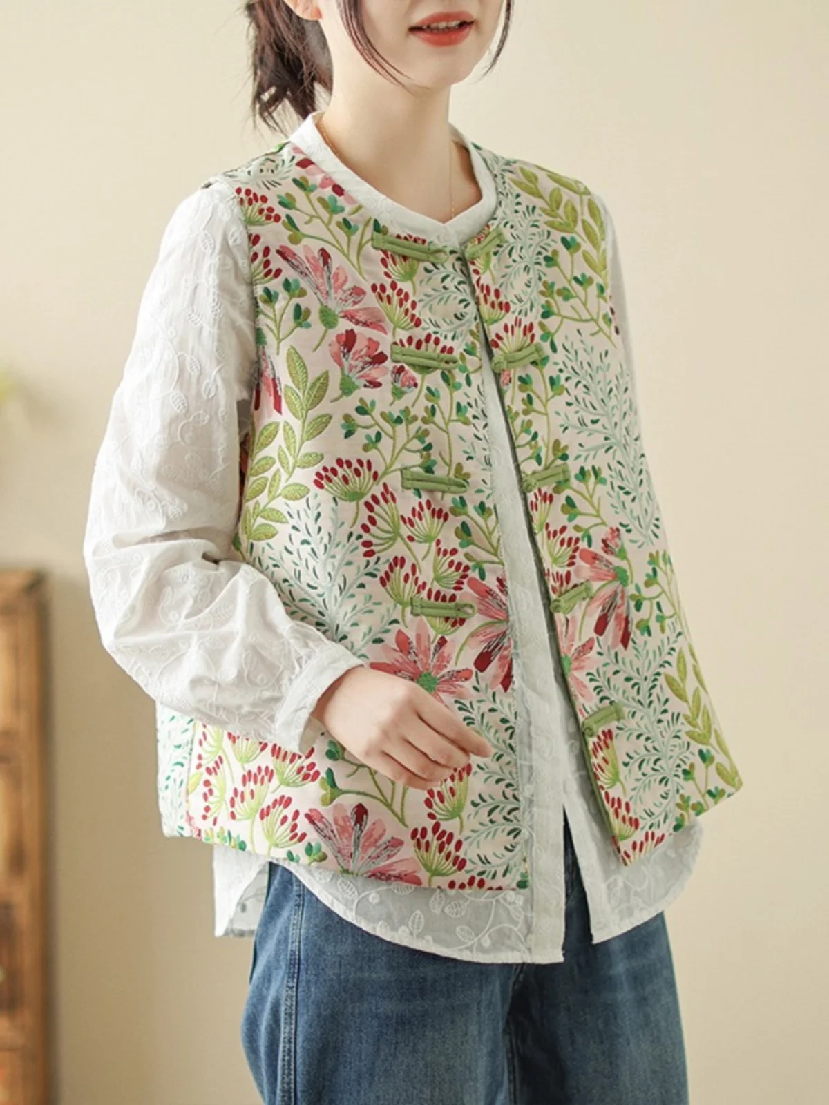 

Новый китайский жилет с цветочной вышивкой, женский весенний винтажный дизайн, многослойный жилет с верхней пуговицей, круглая Ne