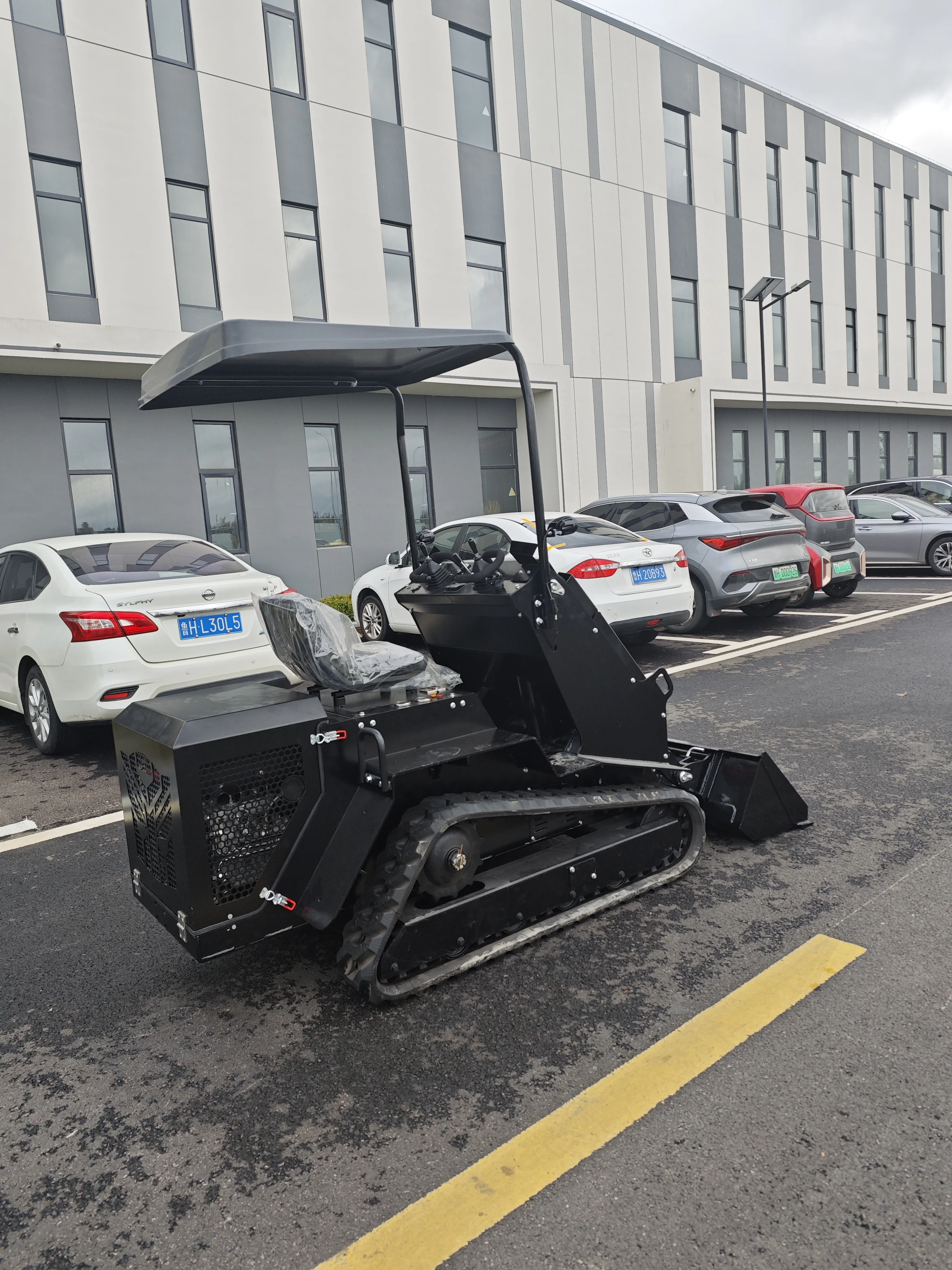 Mini minipala compatta personalizzata di alta qualità con accessori Skid Steer cingolato
