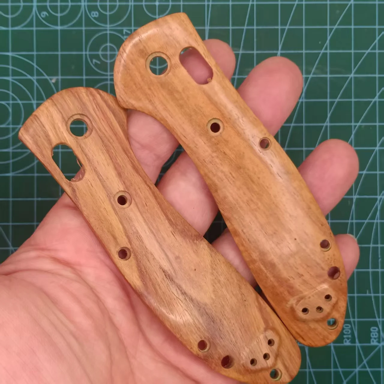 

1 Pair Custom Made Wooden Grip Handle Scales For Benchmade Griptilian 551 Folding Knife
