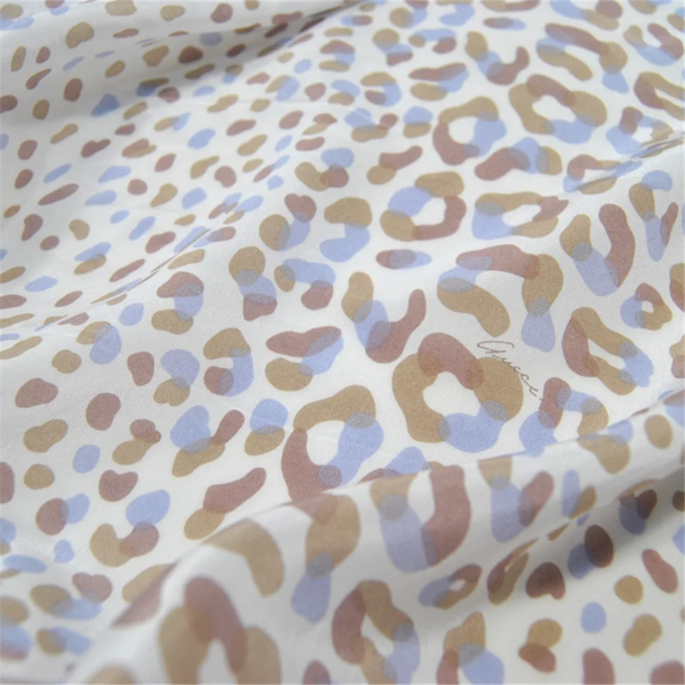 Popular Modern Style Leopard Print Silk Crepe De Chine Fabric with Comfortable Feeling Material for Nice Dress