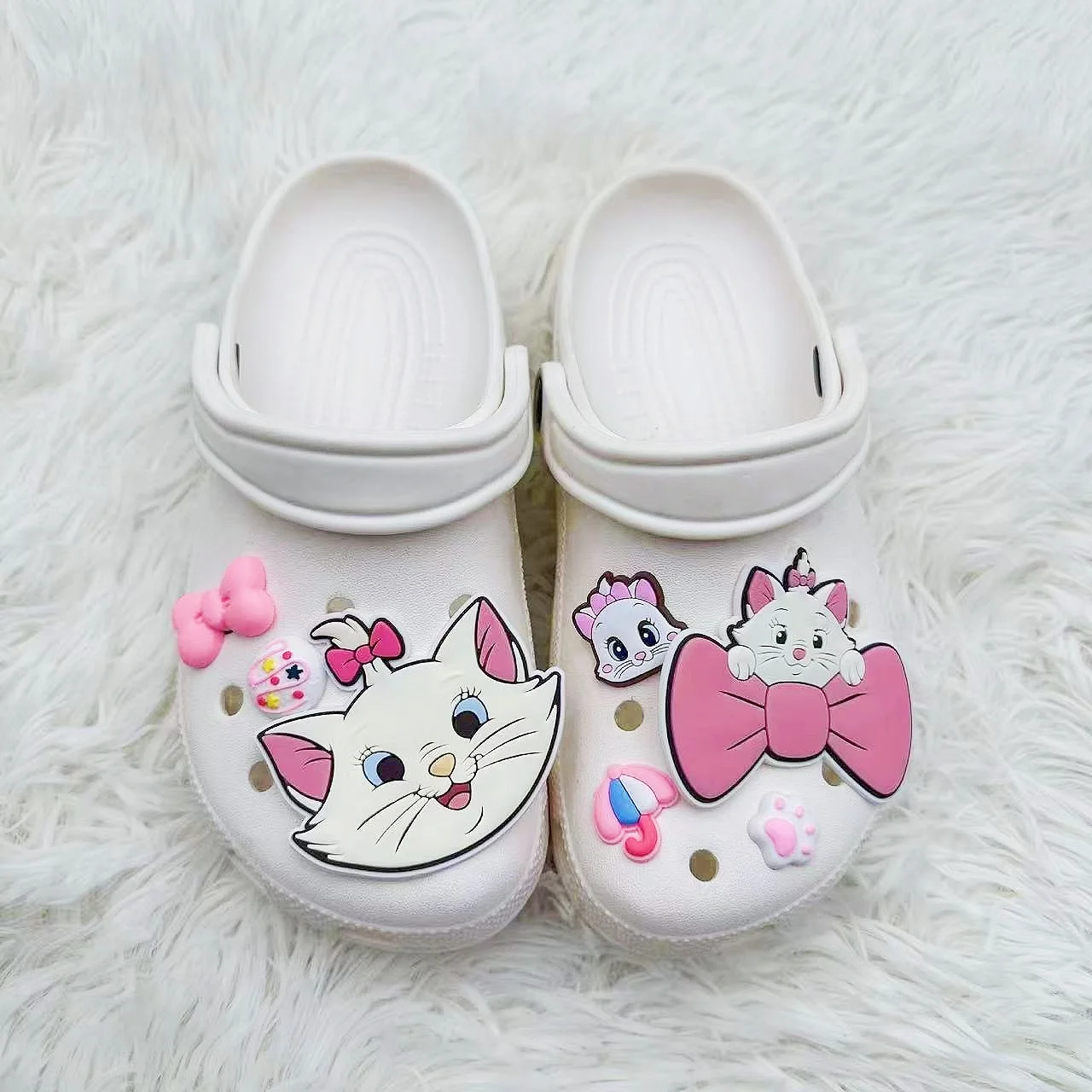 Miniso Cartoon Mary Cat White Cat DIYPVC Charm Shoes Accessories Garden Shoes Clogs Sandals DIY Decoration Birthday Party Gift