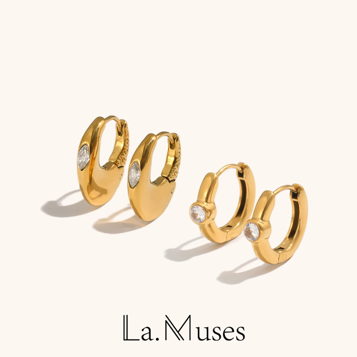 La. Aros de Acero Inoxidable con Circonitas Pequeñas y Sencillas Muses para Mujer, Chapados en Oro PVD, Joyería Moderna para Uso Diario