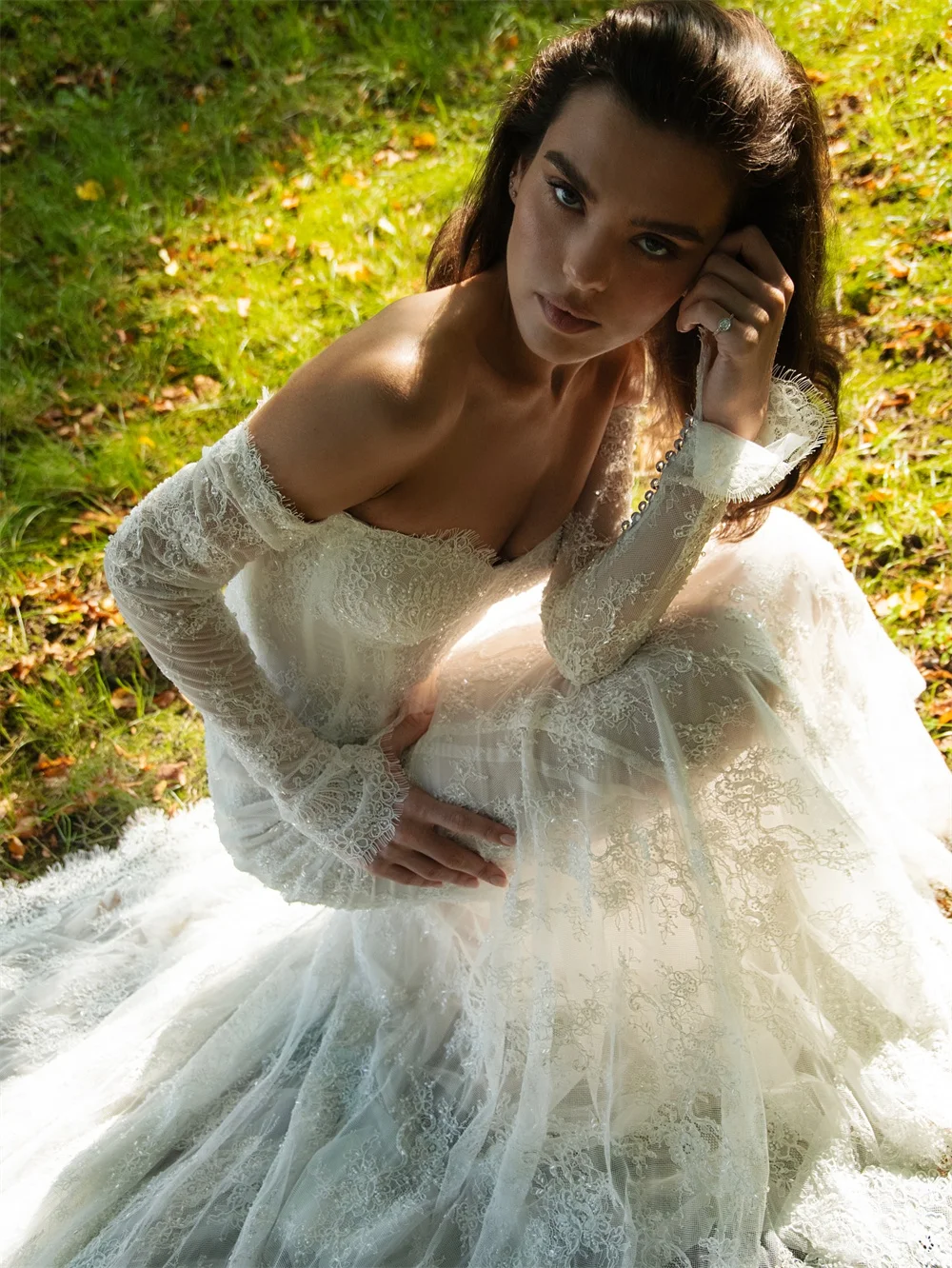 Vestidos de novia blancos personalizados con hombros descubiertos de Tokio, vestidos de novia de cola de corte de manga larga, vestidos de novia de sirena con cremallera trasera